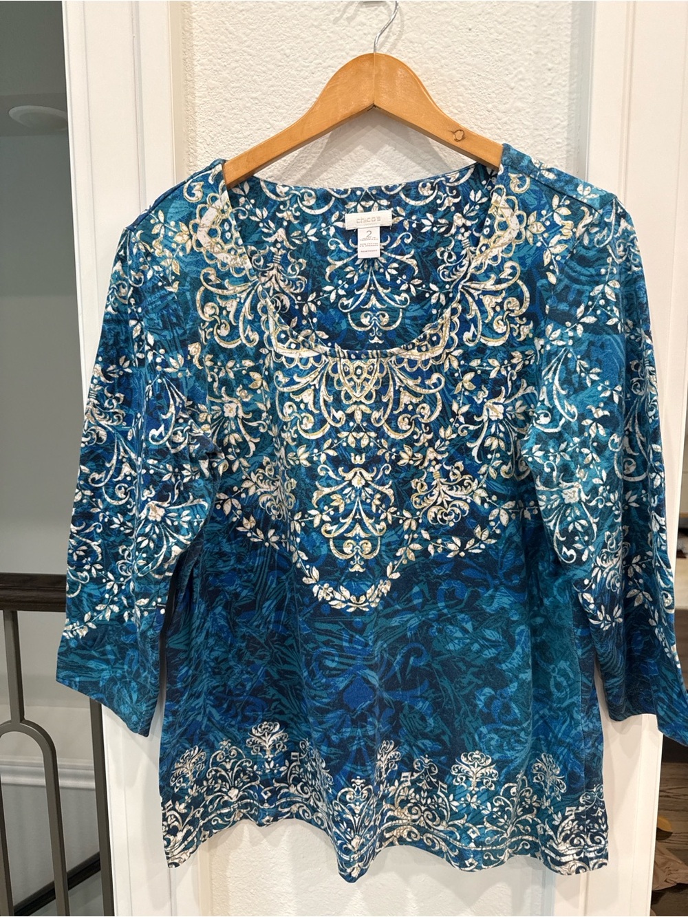 Chico’s Blue Baroque Print Stretch Top Size 2 Large 3/4 Sleeve Cotton Blend